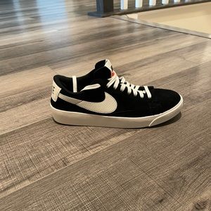 Nike SB Zoom Blazer Low Pro in size 6